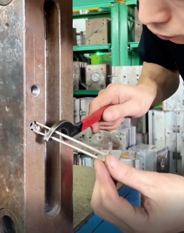 Способы извлечения сломанного метчика из детали