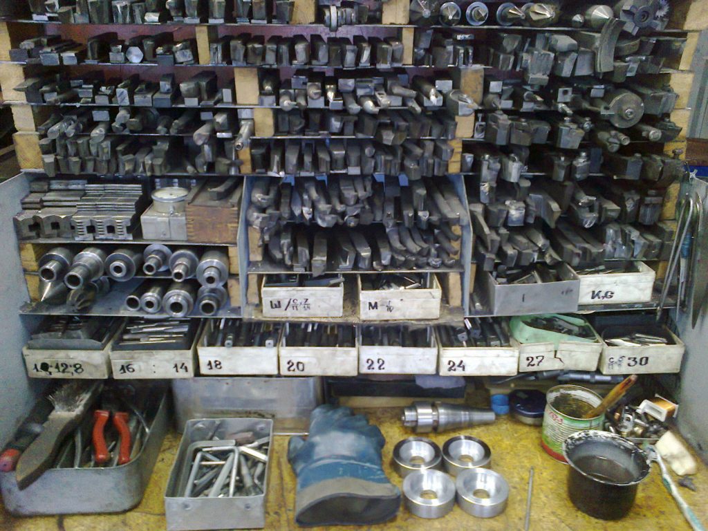 Расчет режимов резания для стали, алюминия и титана.